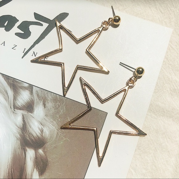 Gold Star ⭐️ Drop Earrings - Picture 4 of 5